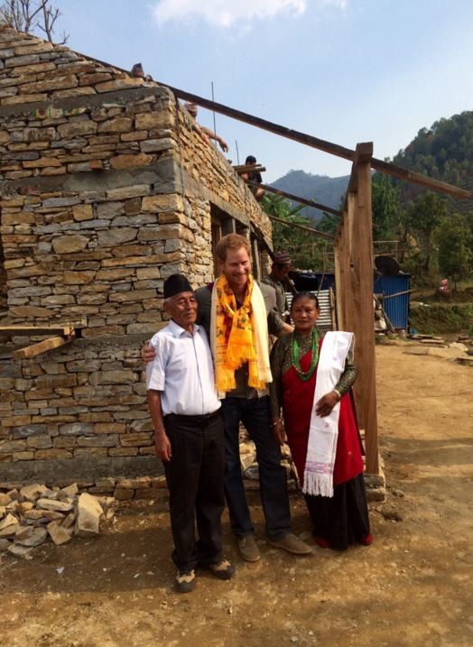 Príncipe Harry em Nepal (Foto: Reprodução / Twitter)