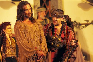 Igor Rickly e Antonio Calloni em cena de Paixão de Cristo (Foto: Fábio Jordão/Divulgação)