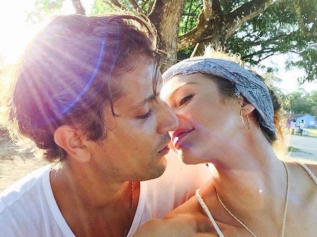 Candice Swanepoel e o noivo, Hermann Nicoli (Foto: Instagram/ Reprodução)