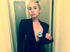 Sem sutiã, Miley Cyrus mostra o seio em rede social