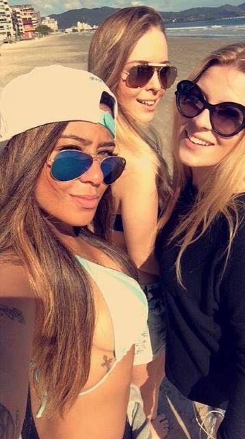 Rafaella Santos, irmã de Neymar, com amigas (Foto: Instagram / Reprodução)