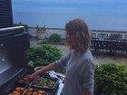 Calvin Harris posta foto de Taylor Swift e brinca: ‘Ela também cozinha’