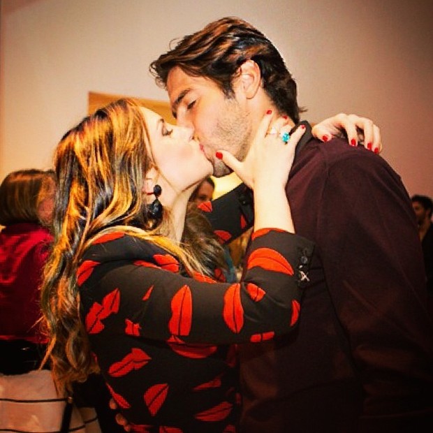 Carol Celico posta foto beijando Kaká (Foto: Reprodução/Instagram)