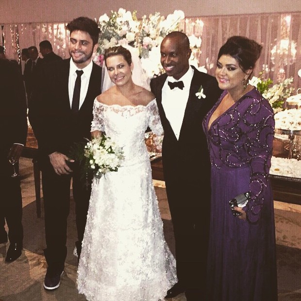  Preta Gil com o namorado e os noivos, Thiaguinho e Fernanda Souza (Foto: Reprodução/ Instagram)