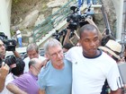 Harrison Ford causa tumulto em visita a favela no Rio