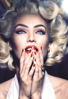 Candice Swanepoel se transforma em Marilyn Monroe para campanha