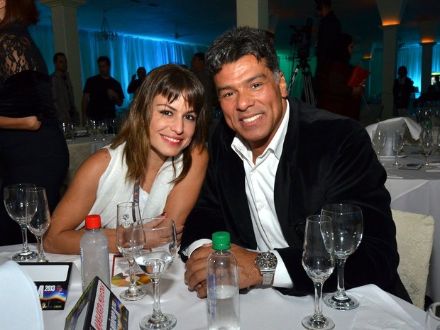 Maurício Mattar com a namorada, Bianca Andrade, em prêmio de música em Canela, Rio Grande do Sul (Foto: Leo Marinho/ Ag. News)