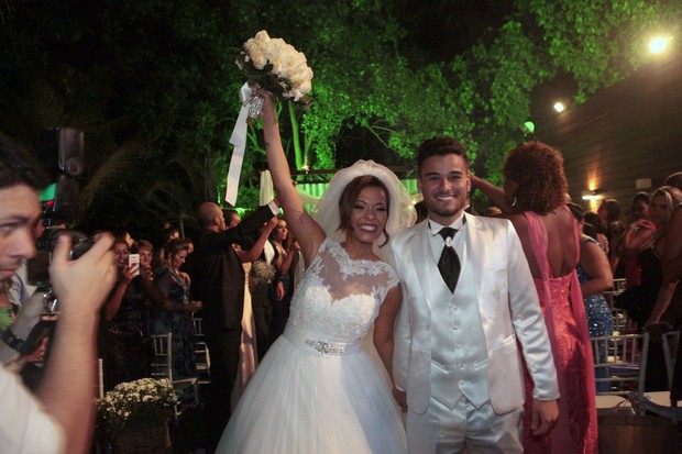 Juliana Diniz e Michel Siqueira se casam na Zona Oeste do Rio (Foto: Isac Luz/ EGO)
