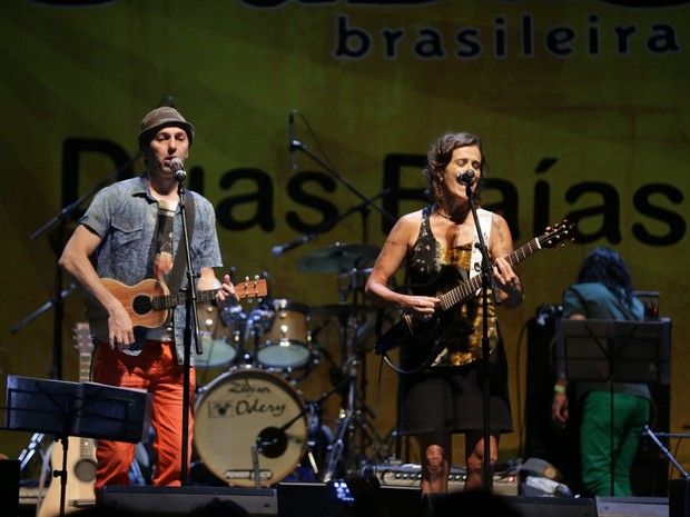 Zeca Beleiro e Zélia Duncan cantam no Centro do Rio (Foto: Marcello Sá Barretto/ Ag. News)