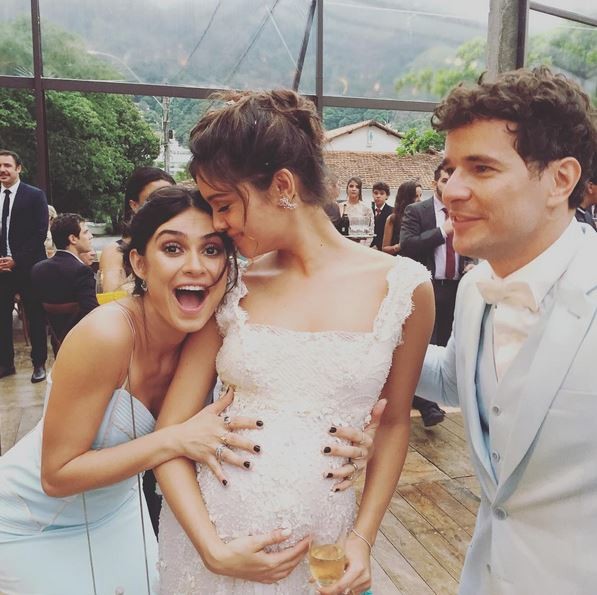 Thaila Ayala comemora com Sophie Charlotte e Daniel de Oliveira (Foto: Reprodução do Instagram)