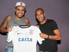 Após 'BBB', Naldo faz show em São Paulo e ganha camisa autografada