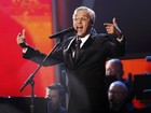Grande homenageado da noite, Caetano canta no Grammy Latino