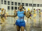 Ex-BBB Angélica Ramos arrisca coreografia em ensaio com chuva