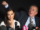 Site: Kim Kardashian se irrita em baile com pessoa fingindo ser Kanye West