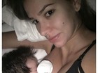 Ex-BBB Adriana posta foto em que aparece amamentando o filho