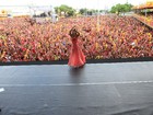 Ivete Sangalo faz show em Olinda com Monique Alfradique na plateia