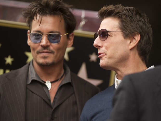 Johnny Depp e Tom Cruise em evento em Los Angeles, nos Estados Unidos (Foto: Robyn Beck/ AFP)