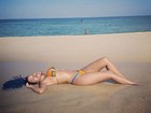 EX-BBB Ariadna faz pose sexy na praia: 'O melhor ângulo'