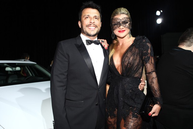 Mirella Santos com o marido, Ceará, em baile da gala da revista 'Vogue' em São Paulo (Foto: Iwi Onodera/ EGO)