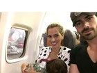 Adriana Sant'Anna mostra clique da primeira viagem de avião com o filho