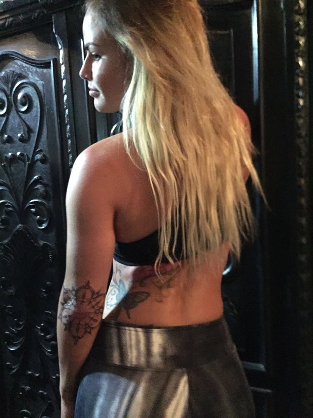 Natalia Casassola mostra novas tatuagens (Foto: Arquivo Pessoal)