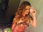 Fernanda Souza mostra barriga trincada em selfie para protestar