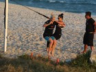 Com todo dia: Camila Rodrigues e Samara Felippo malham na praia