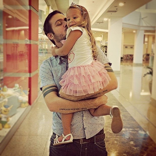 Max Porto e a filha Luna (Foto: Instagram/Reprodução)