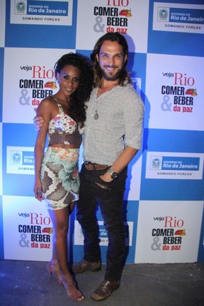 Igor Rickli e Aline em premiação no Rio (Foto: Thiago Mattos/ Ag. News)