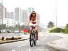 Mariana Mesquita, de 'Mulheres Ricas', mostra boa forma em ensaio para o EGO em praia no Rio 