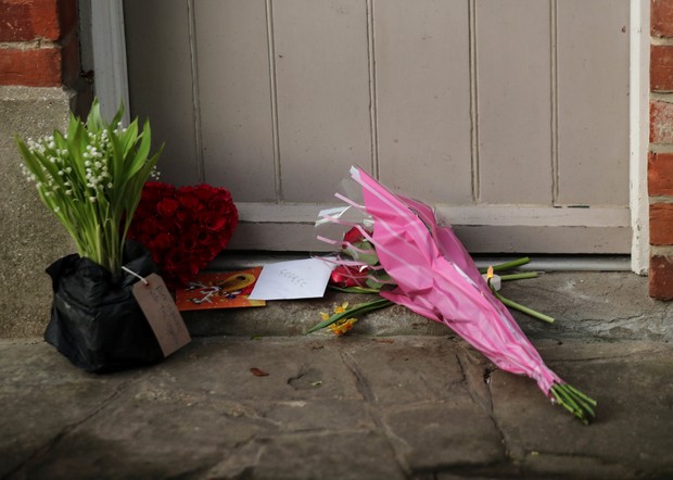 Fãs prestam homanagens a George Michael na Inglaterra (Foto: Reuters)