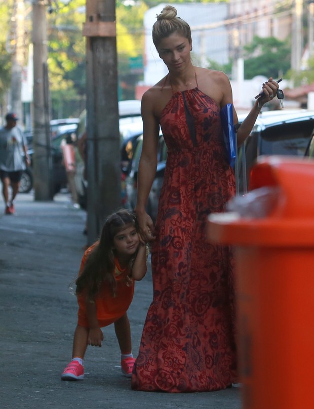 Grazi Massafera com a filha, Sophia (Foto: Dilson Silva / AgNews)