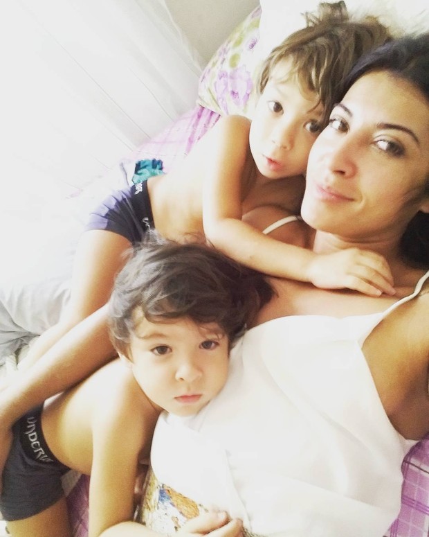 Priscila Pires e filhos (Foto: Reprodução / Instagram)