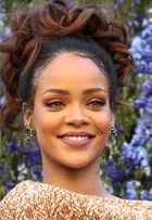 Desfile da Dior em Paris tem Rihanna, Camila Pitanga e mais famosas