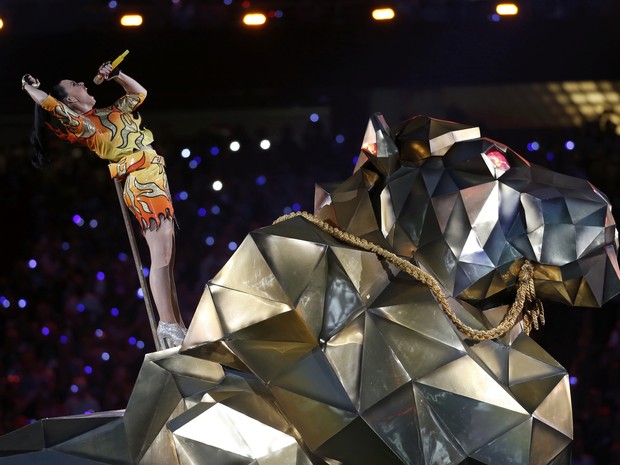 Katy Perry canta no Super Bowl em Glendale, no Arizona, nos Estados Unidos (Foto: Lucy Nicholson/ Reuters)