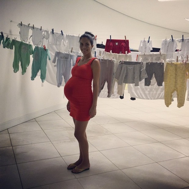 Daniela Albuquerque exibe o barrigão (Foto: Instagram/ Reprodução)