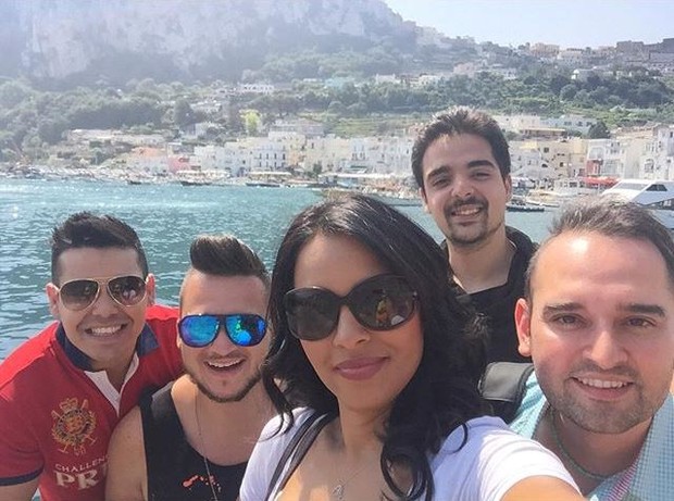 Ariadna com outros fãs do México, Itália, Grécia e Belgica (Foto: Reprodução/Instagram)