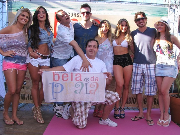 Ex-BBBs Daniel, Wesley e Maria com Carol Narizinho e Aline Riscado em evento em Florianópolis (Foto: Gabriel Rangel/ Ag. News)
