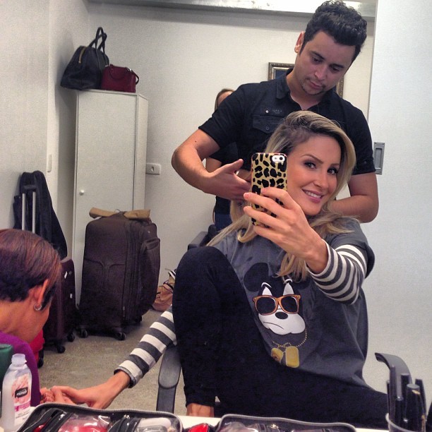Claudia Leitte em bastidores de sessão de fotos (Foto: Instagram/ Reprodução)
