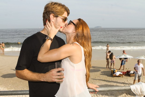 Fernanda Goeth com o namorado (Foto: Raphael Mesquita/Photorionews)