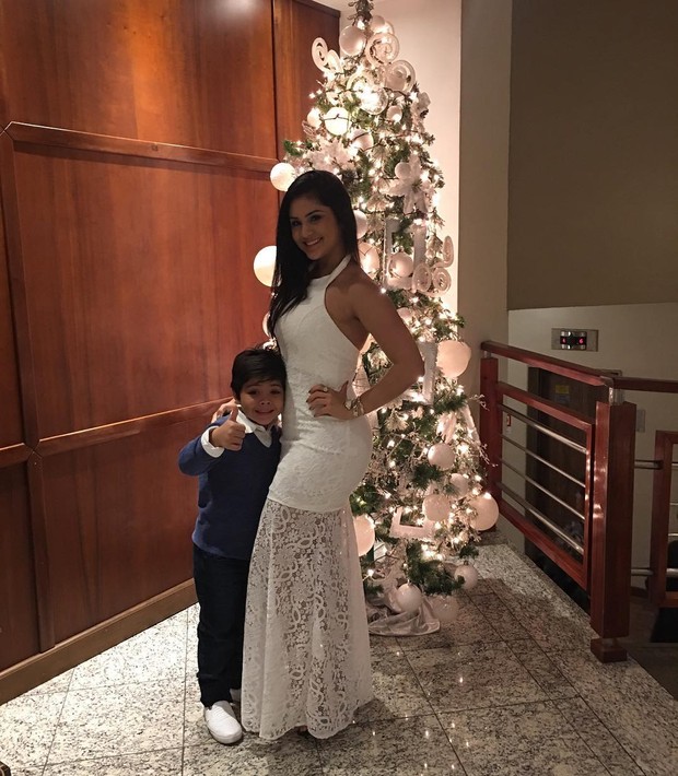 Mileide Mihaile posa com o filho (Foto: Reprodução/Instagram)