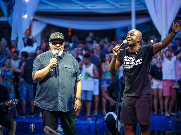 Jorge Aragão e Thiaguinho cantam em festa na Zona Oeste do Rio (Foto: Marcos Samerson/ We Love Photo!/ Divulgação)