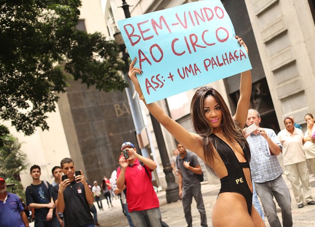 Musas do Brasil protestam em São Paulo (Foto: Iwi Onodera / EGO)