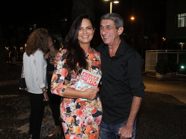 Luiza Brunet e Fagner em lançamento de livro na Zona Sul do Rio (Foto: Thyago Andrade/ Brazil News)