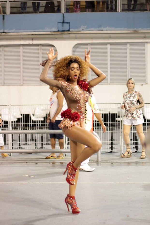 Pâmella Gomes, bailarina do Faustão, em ensaio técnico da Tom Maior (Foto: Evilardio Jr. / Divulgação)
