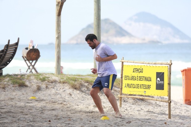 Thiago Lacerda faz treino funcional (Foto: Dilson Silva / Agnews)