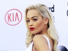 Rita Ora termina namoro e busca apoio nos amigos, diz site