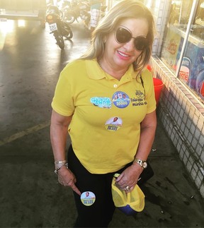 Maria Valmira Silva de Oliveira, mãe de Wesley Safadão, em campanha (Foto: Reprodução)