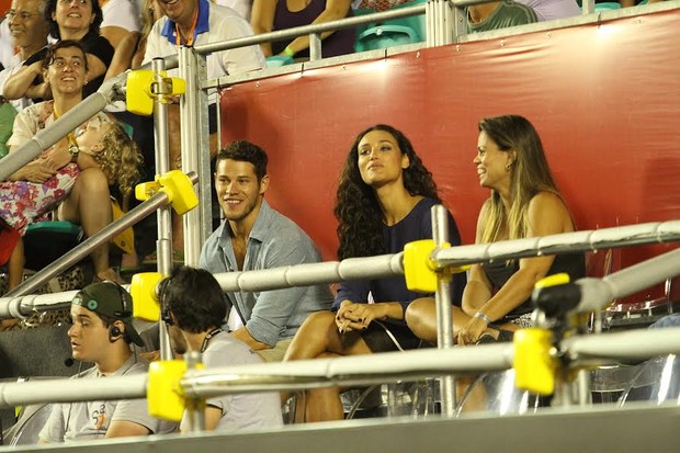 José Loreto e Debora Nascimento assistem a torneio de tênis no Rio (Foto: AGi9/PhotoRioNews)