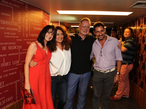 Zezé Polessa, Patrícia Travassos, Luiz Fernando Guimarães e Tuca Andrada em teatro na Zona Sul do Rio (Foto: Anderson Borde/ Ag. News)